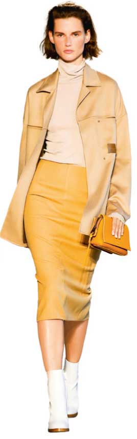 Modischer Beige-Mantel, senfgelber Rock, cremefarbenes Oberteil. Schlichte, elegante Linien. Zeitlos und stilvoll.