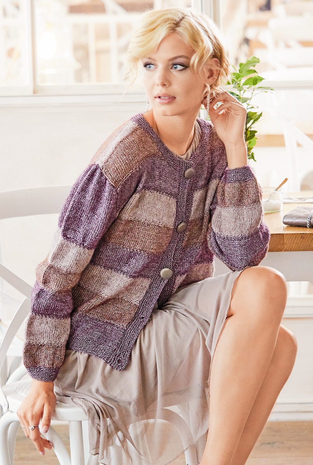 Modellansicht Bild 3: Streifen-Jacke mit Smokeffekt aus Softgarn
