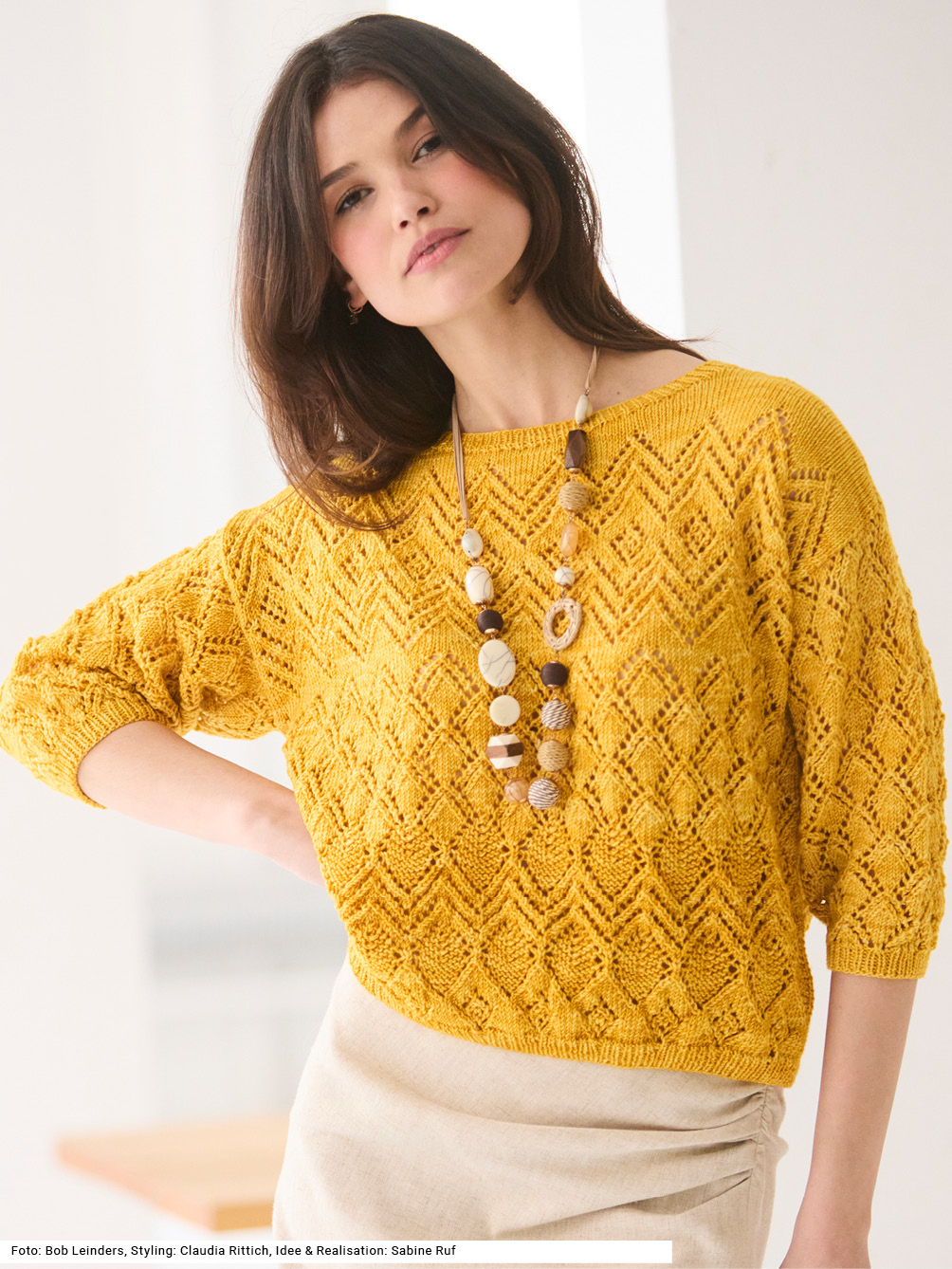 Modellansicht Bild 1: Pullover mit Ajourmustern