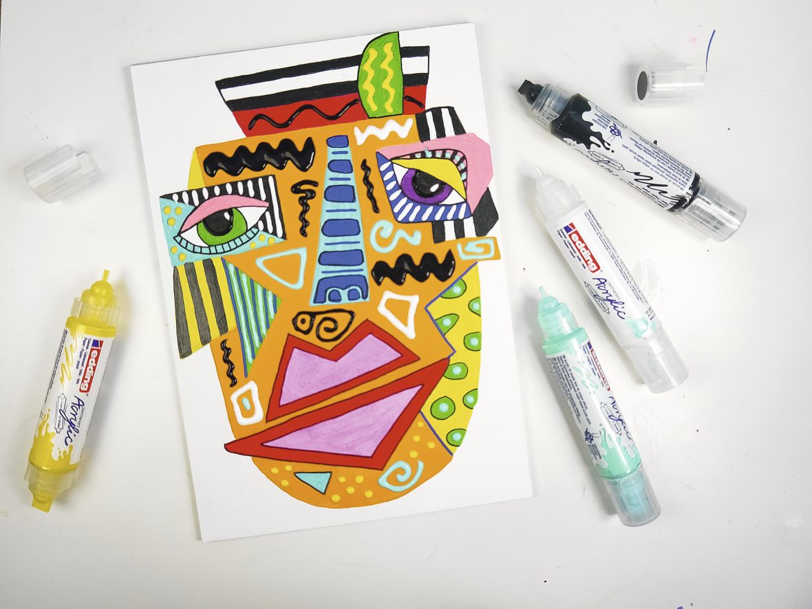 Buntes Gesicht mit geometrischen Mustern; handgemacht, lebendig, kreativ.