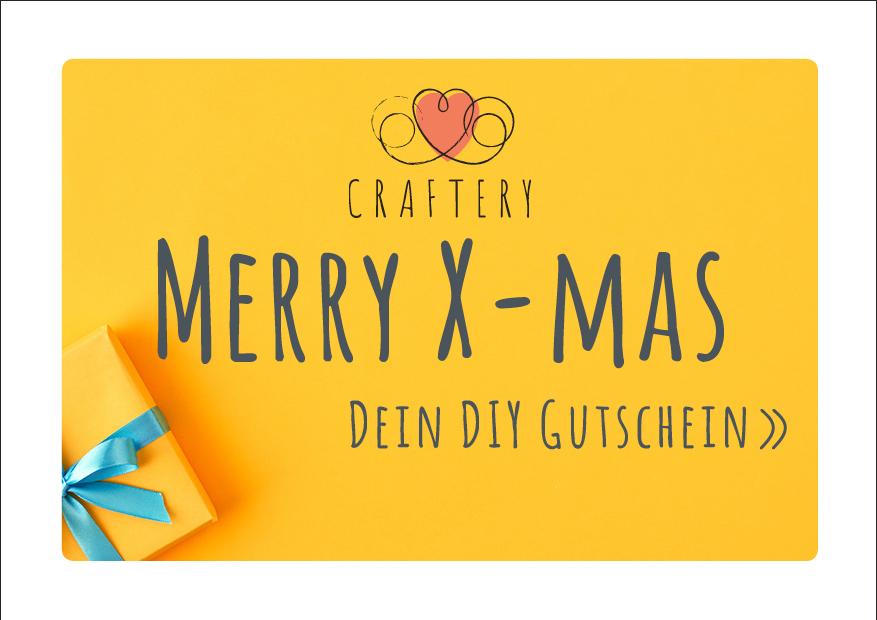 Gelbes DIY-Geschenkkarte mit blauer Schleife, handgemachter Stil, perfekte Geschenkidee.