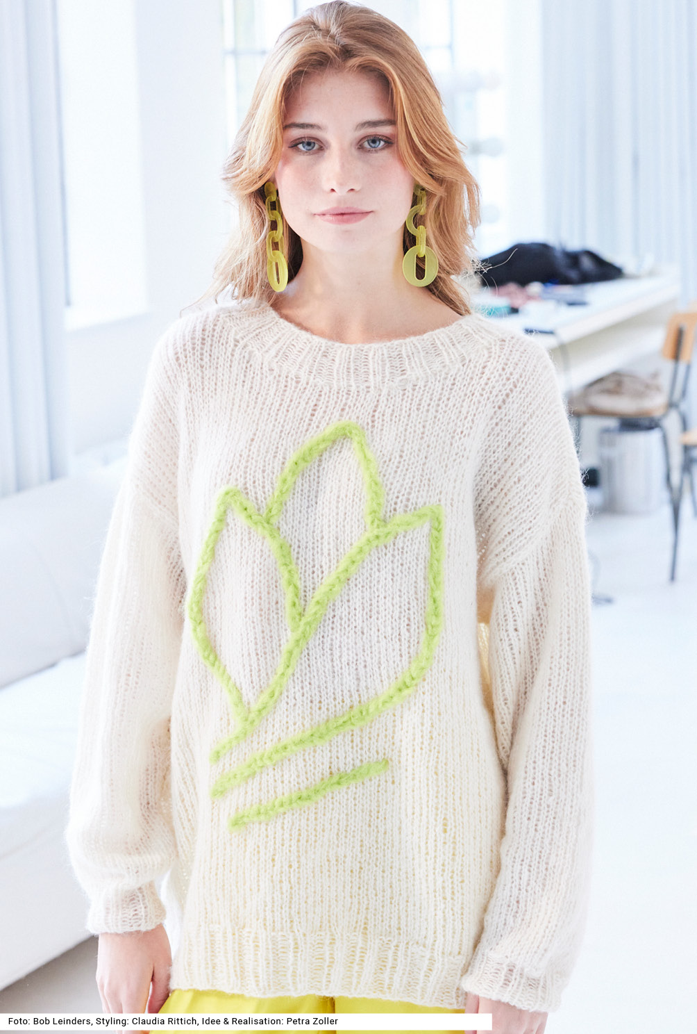 Modellansicht Bild 2: Pullover mit Stickerei