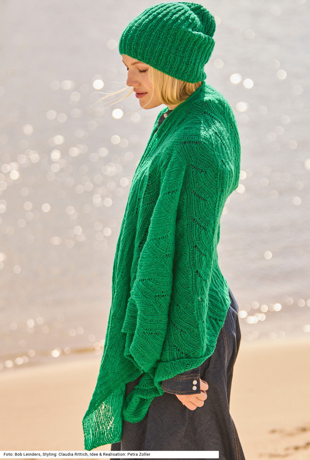 Modellansicht Bild 3: Poncho im Ajourmuster und Patentmütze