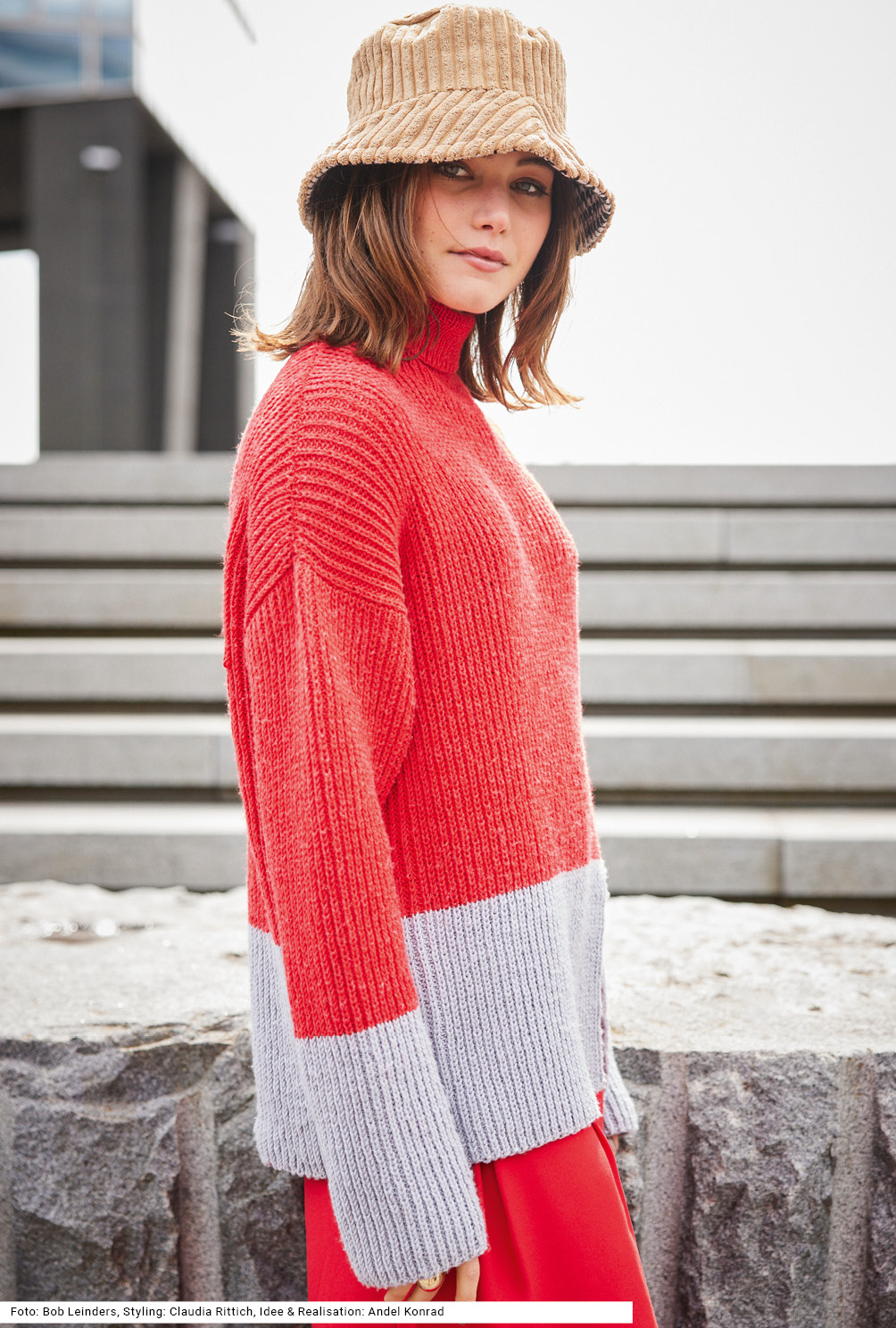 Modellansicht Bild 4: Pulli im Halbpatentmuster in Grau und Rot