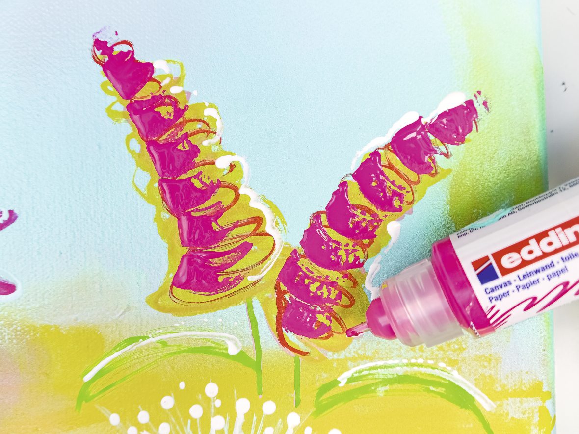 Knallige pinke und gelbe Akzente, fließende Linien und DIY-Charme; lebendige handgemachte Kunst.