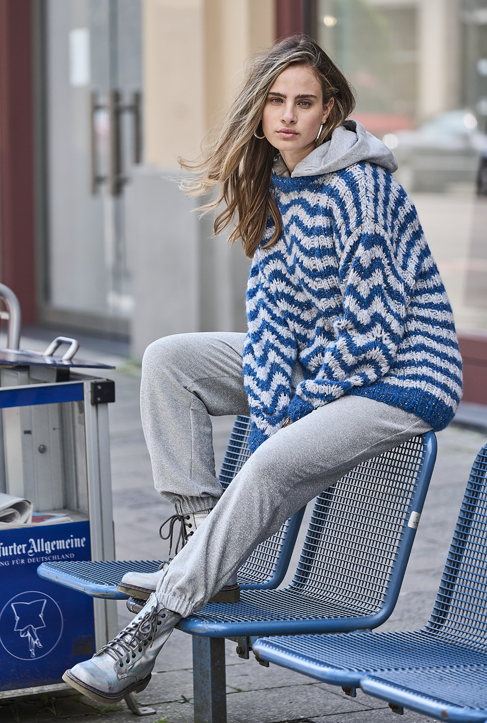 Modellansicht Bild 2: Pulli im Pfauenmuster