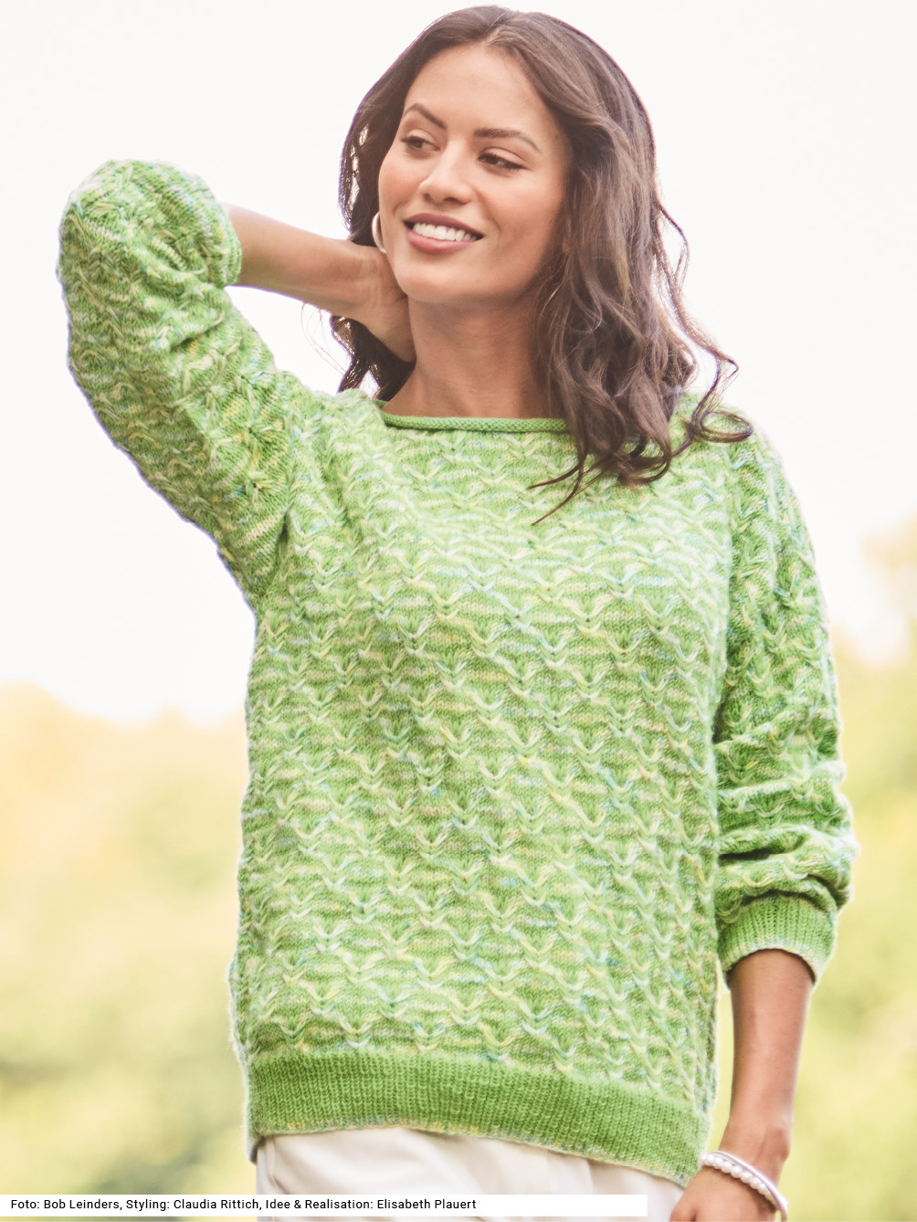 Modellansicht Bild 1: Pullover mit Hebemaschenmuster