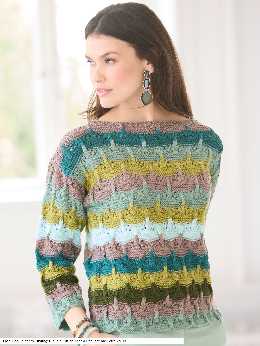 Modellansicht Bild 1: Pullover mit Hebemaschenmuster
