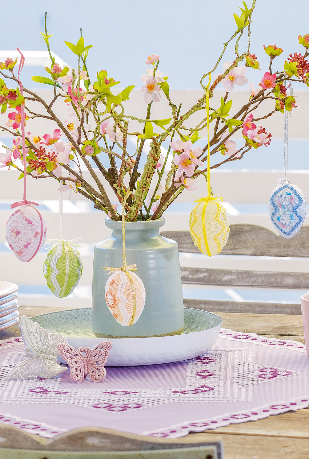 Modellansicht Bild 2: Bestickte bunte Ostereier in Hardangertechnik