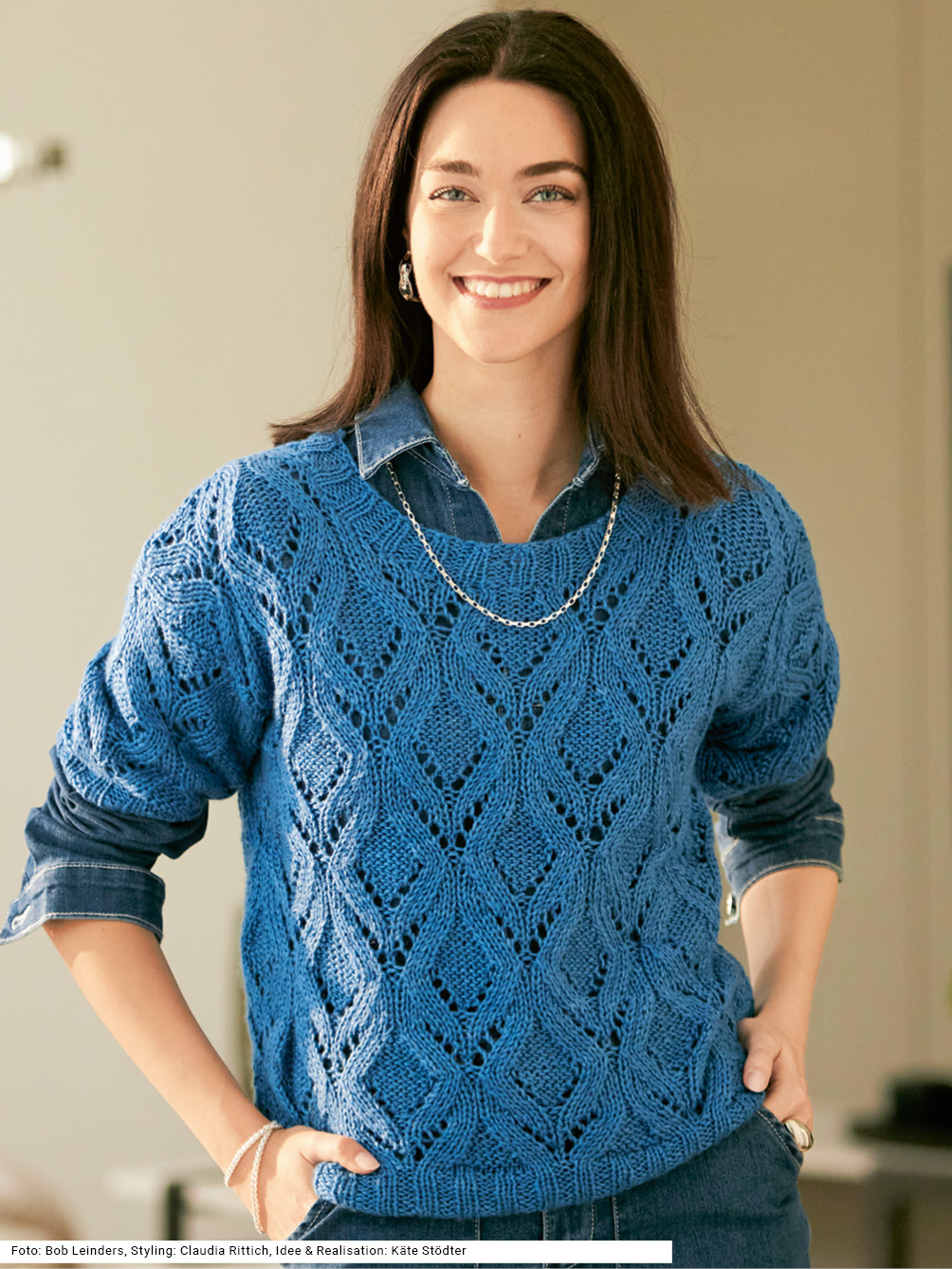 Modellansicht Bild 1: Pulli mit Rautenmuster in Royalblau