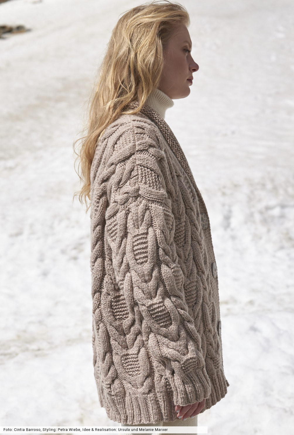 Modellansicht Bild 4: Jacke im Zopfmuster