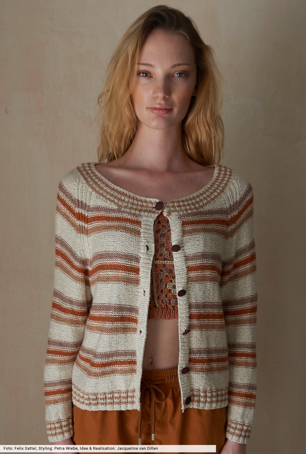 Modellansicht Bild 2: Gestreifte Raglanjacke