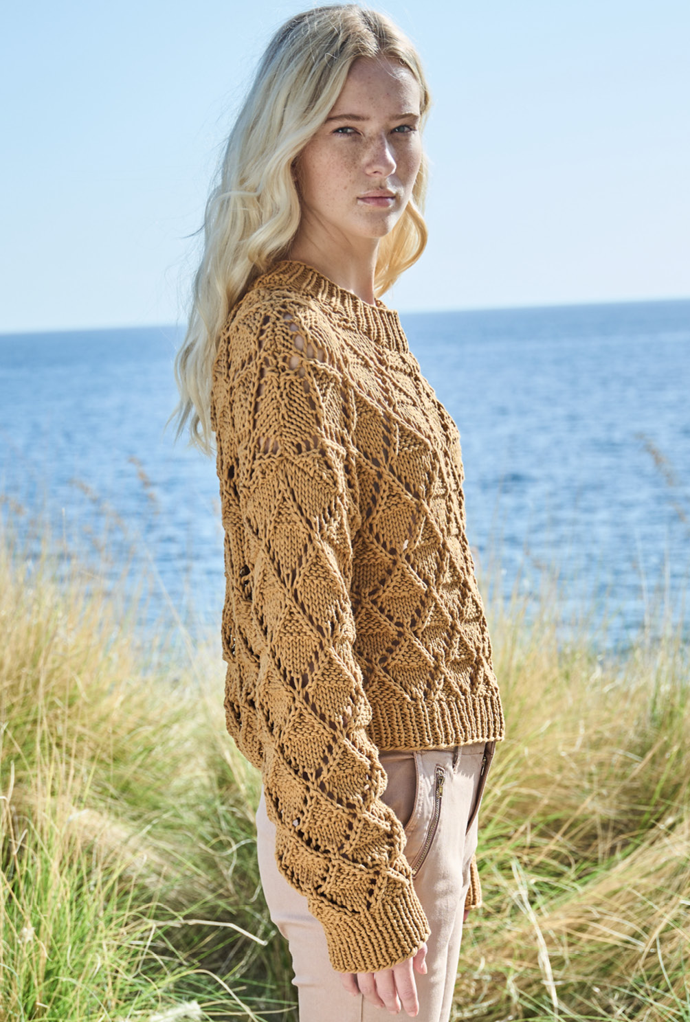 Modellansicht Bild 5: Pulli im Ajour-Rautenmuster