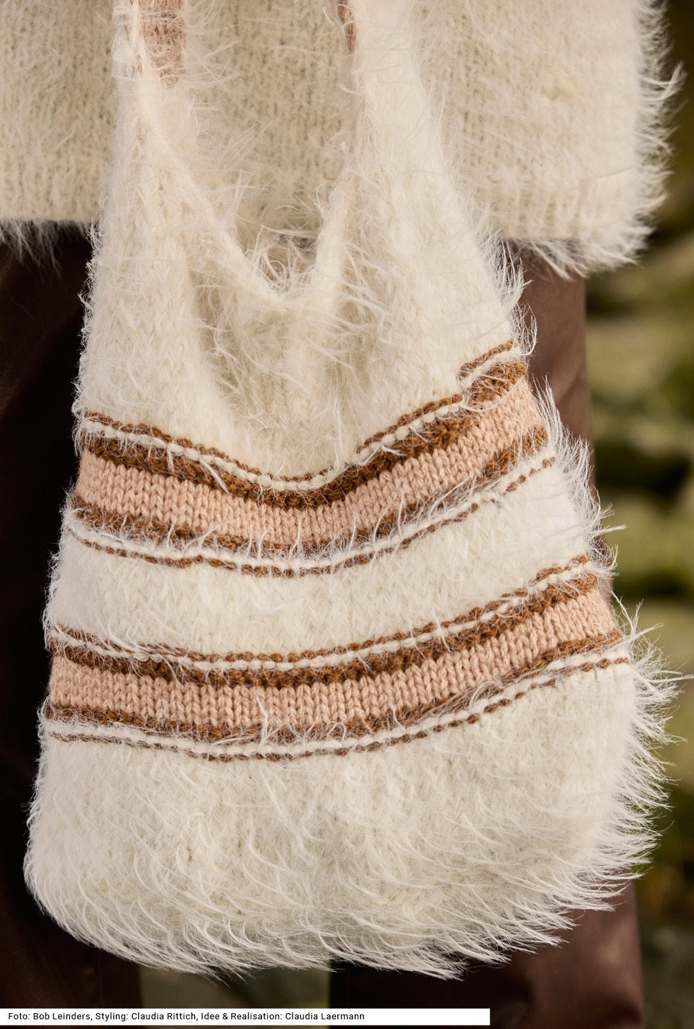 Modellansicht Bild 2: Kleid und Tasche