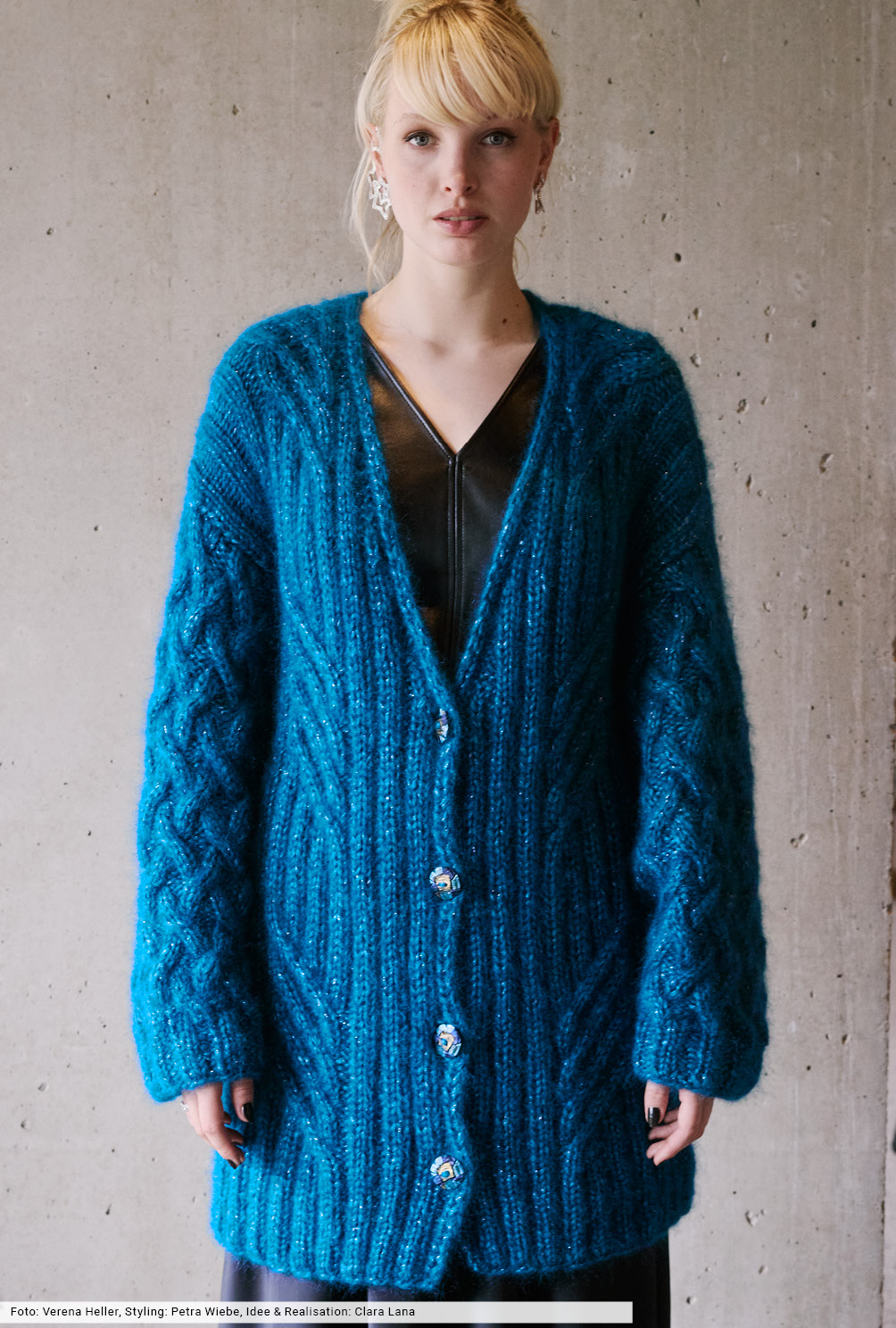 Modellansicht Bild 3: Glitzerjacke mit Rippenstrukturen