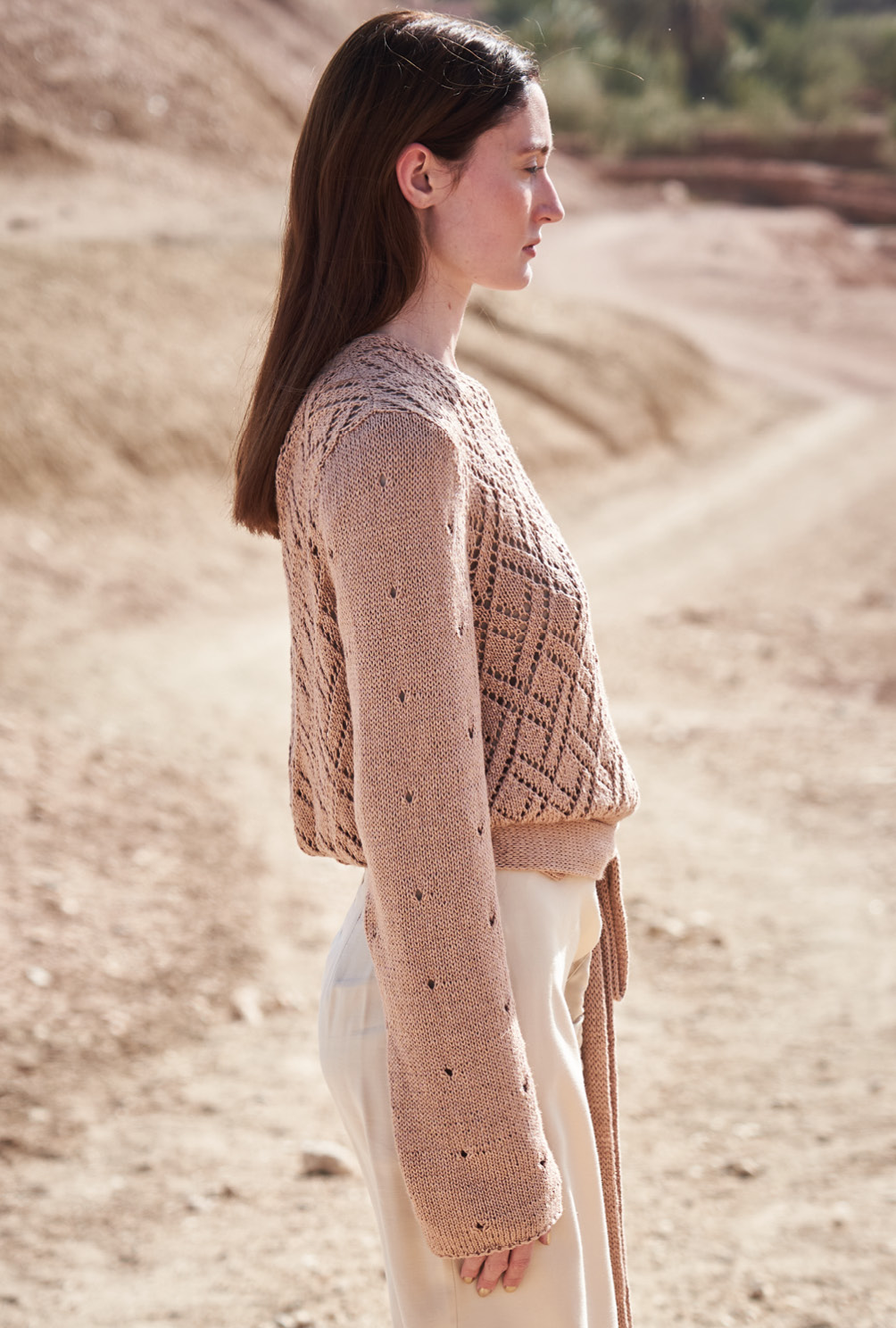 Modellansicht Bild 5: Eleganter Pulli in Camel mit Taillenband