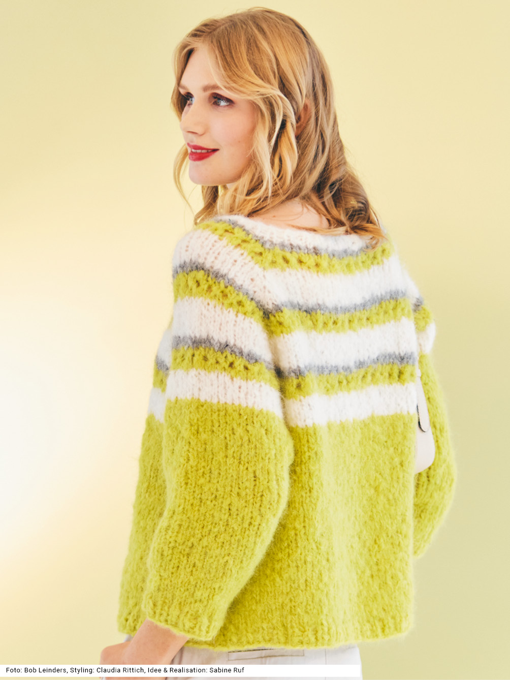 Modellansicht Bild 1: Pullover (RVO) mit Streifenpasse in Gelb, Weiß und Silber
