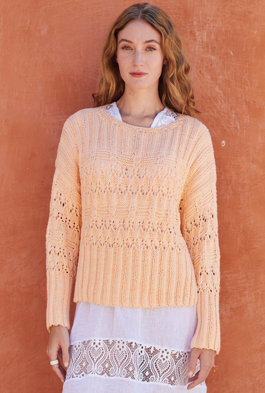 Modellansicht Bild 3: Pulli mit Seitenschlitzen