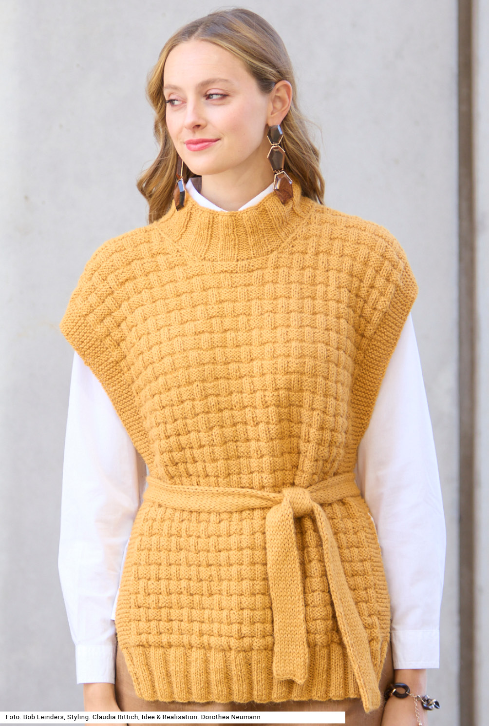 Modellansicht Bild 3: Pullunder mit Gürtel
