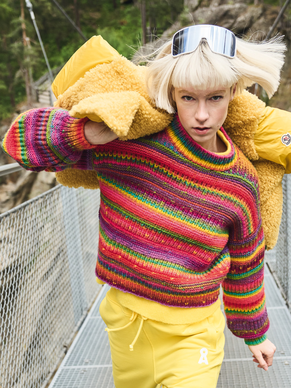Modellansicht Bild 1: Pulli im Farbverlaufgarn
