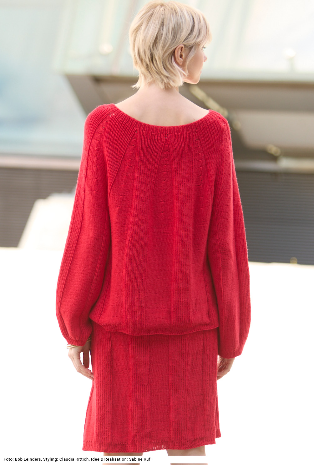 Modellansicht Bild 5: Pulli und Rock mit Rippenstreifen