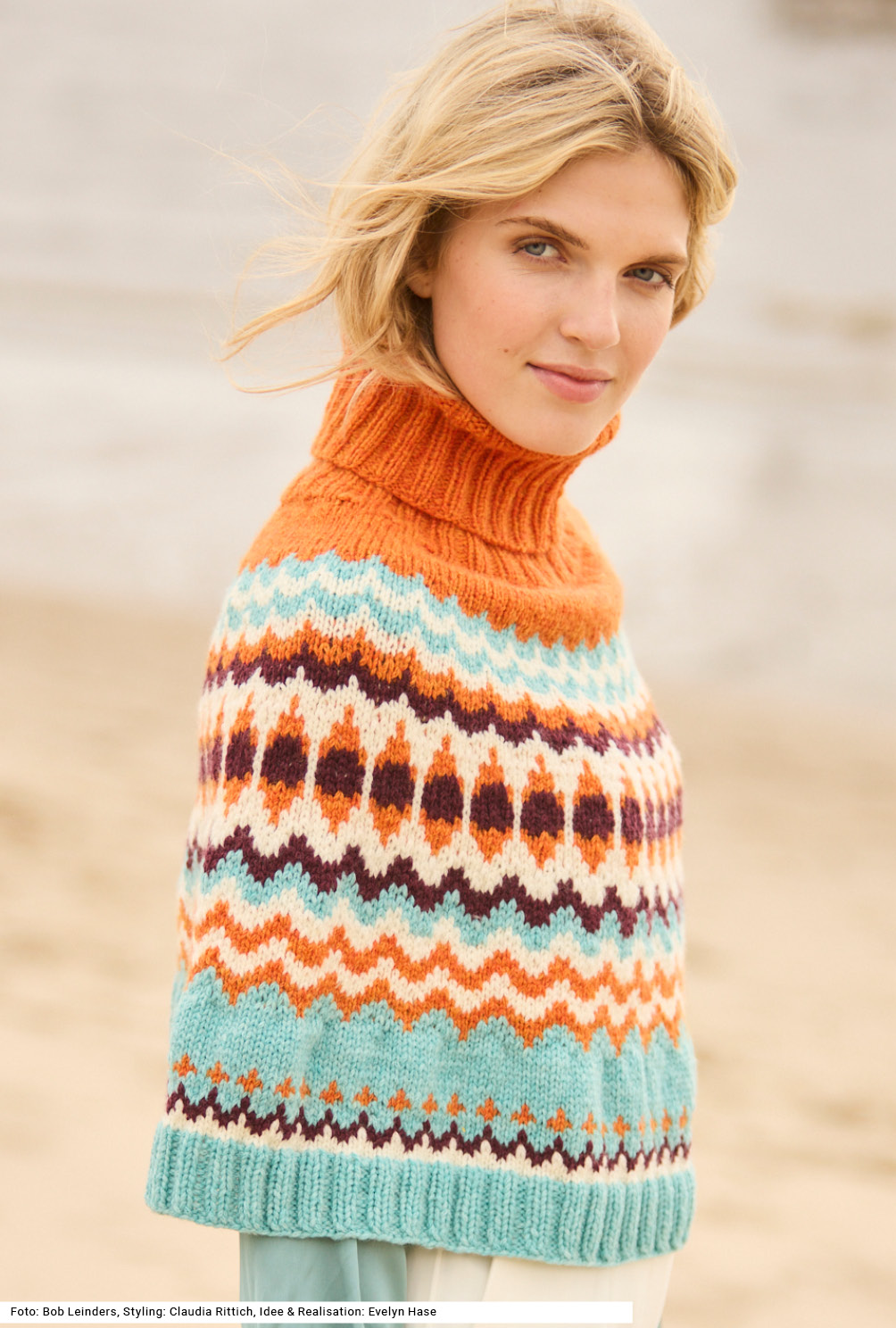 Modellansicht Bild 4: Pelerine im Jacquardmuster