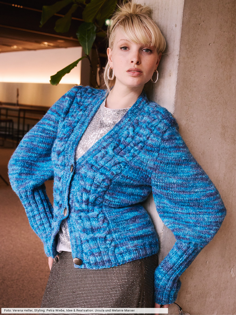 Modellansicht Bild 1: Jacke mit Zopfmuster-Blenden