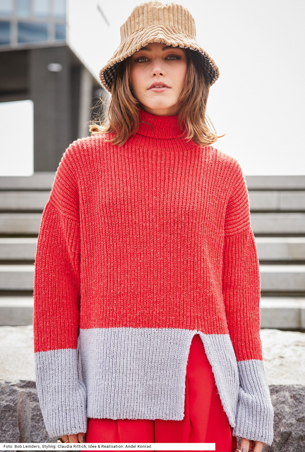 Modellansicht Bild 2: Pulli im Halbpatentmuster in Grau und Rot