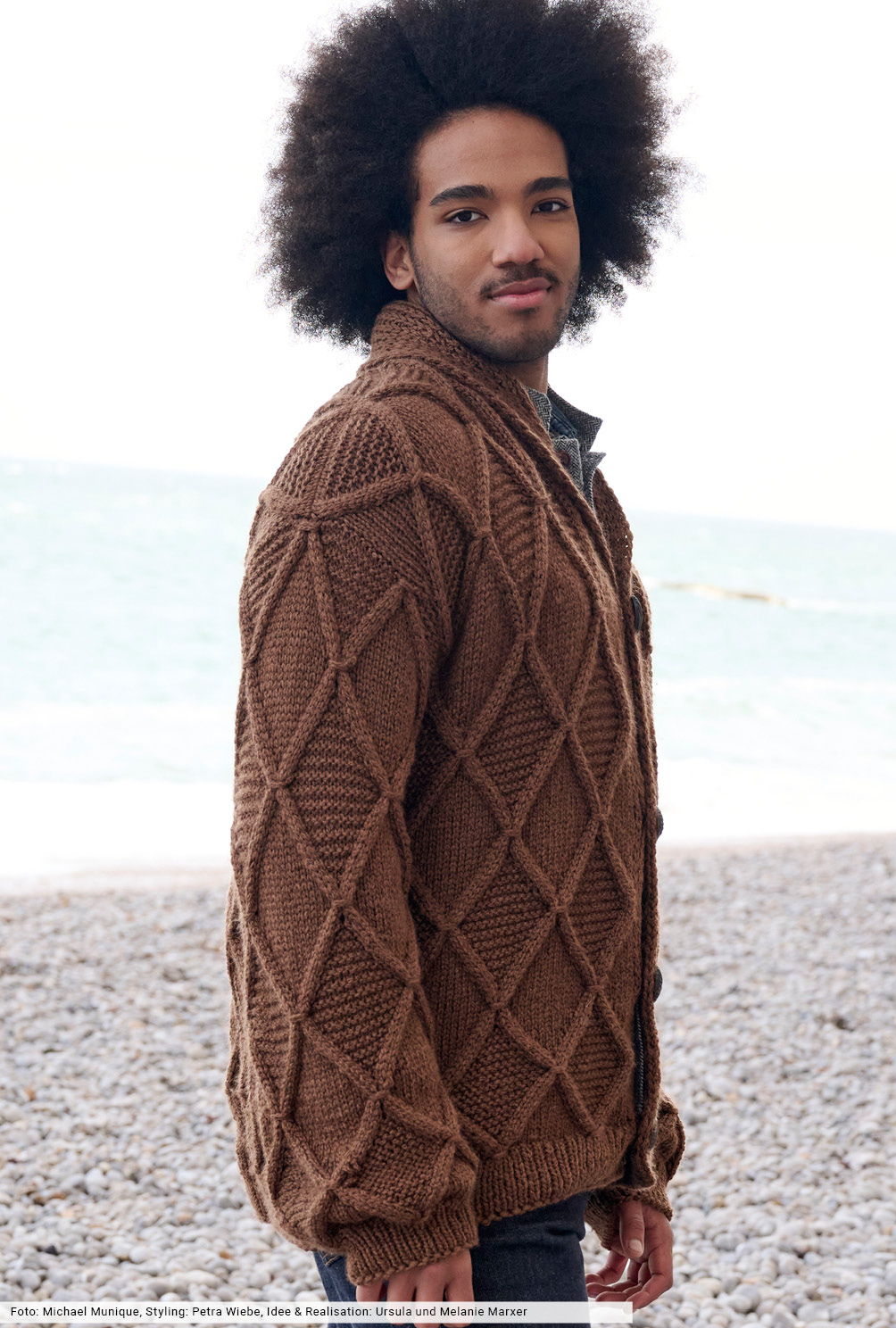 Modellansicht Bild 4: Cardigan mit Schalkragen