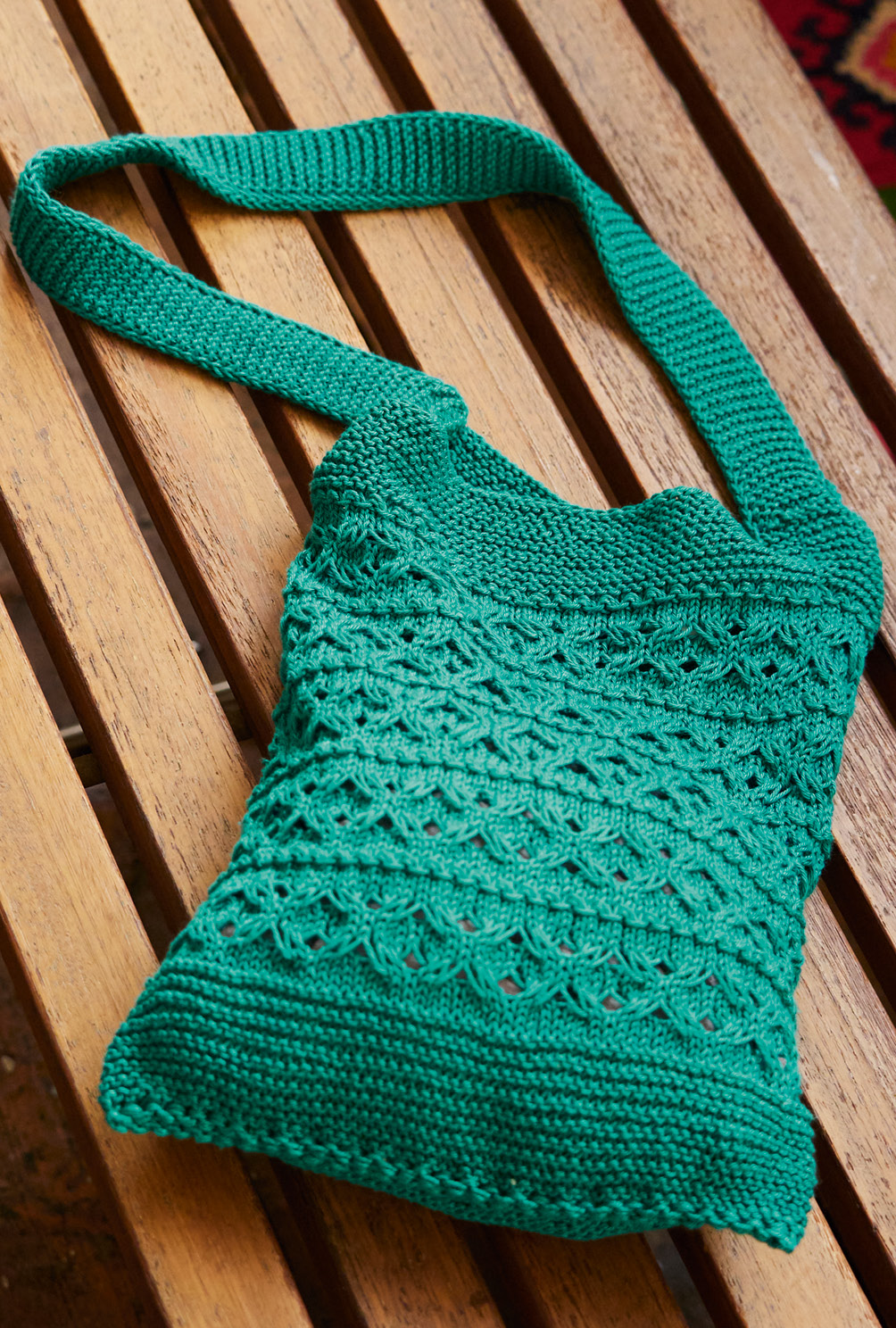 Modellansicht Bild 6: Pulli mit 3/4-Ärmeln und passender Tasche im Blumenmuster