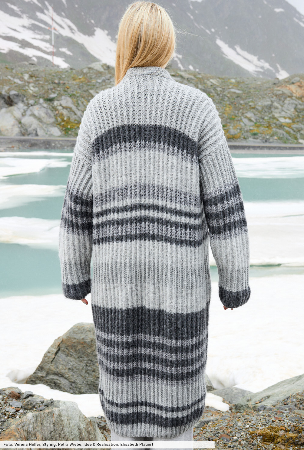 Modellansicht Bild 5: Gestreifter Mantel in drei Garnqualitäten