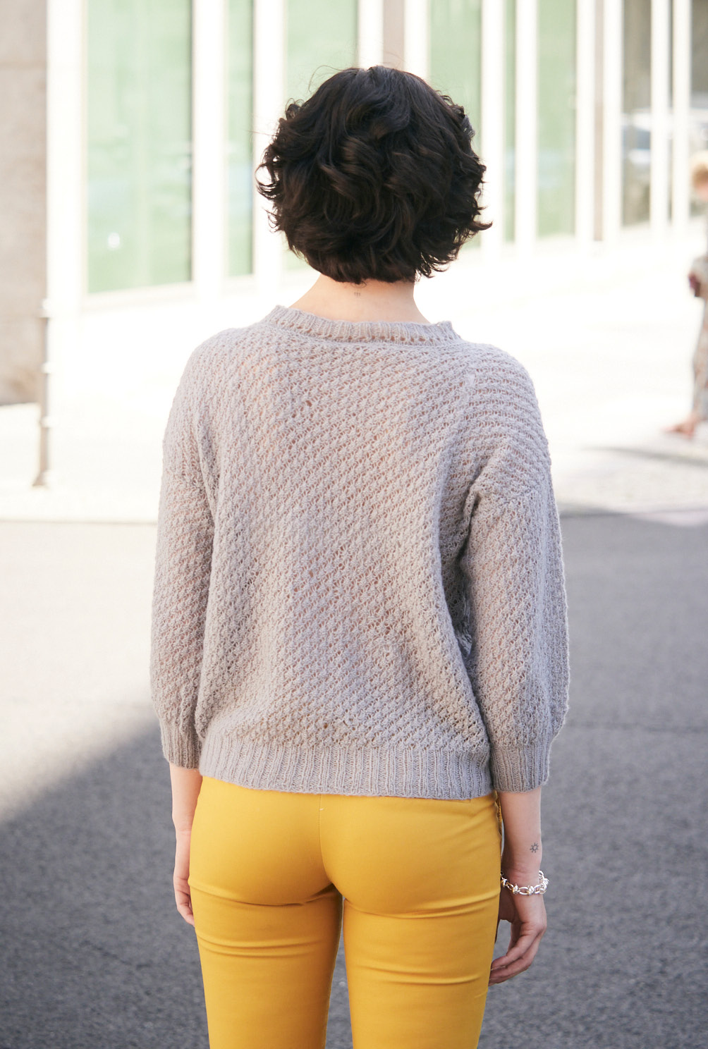Modellansicht Bild 5: Pulli in Silber mit Persianermuster