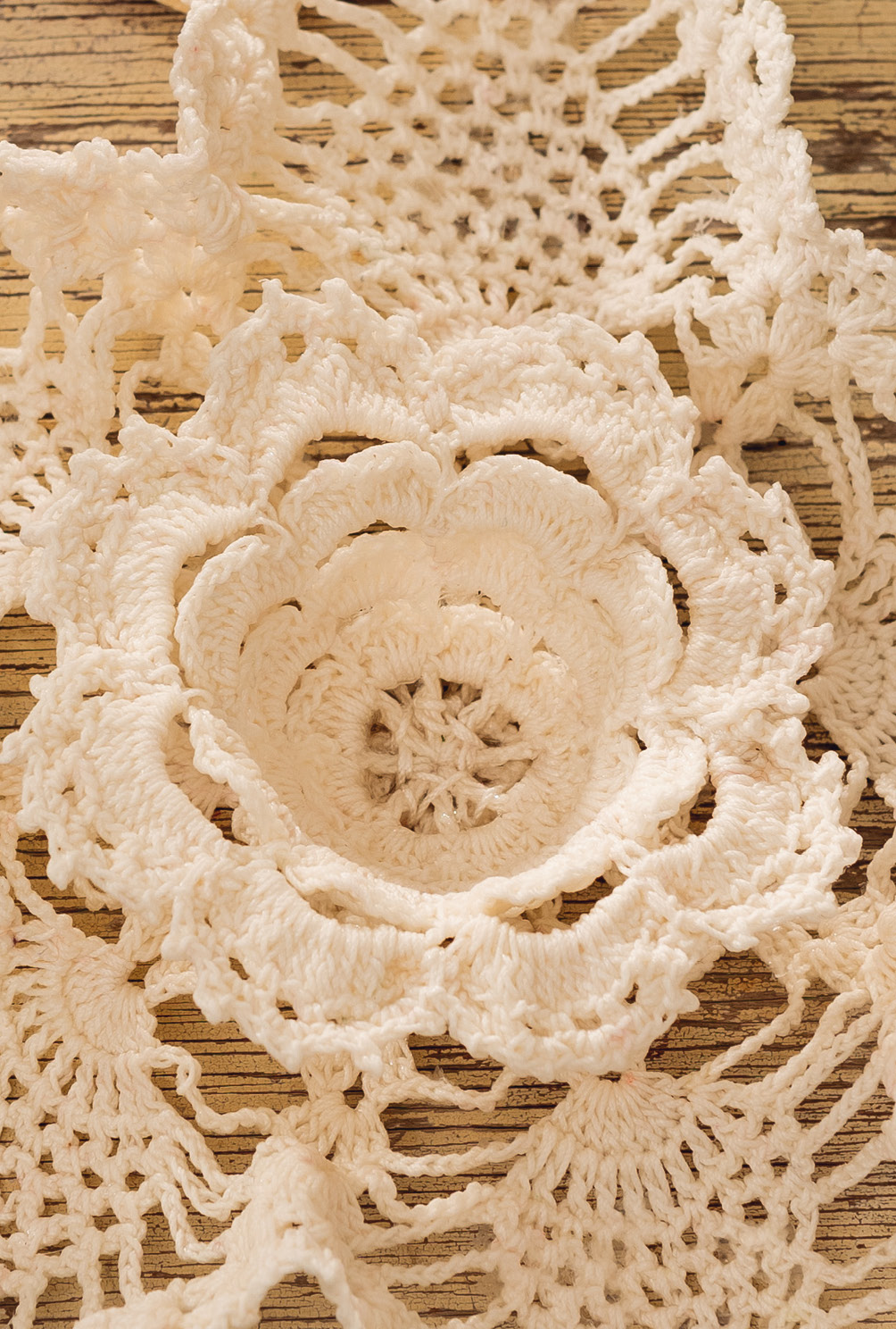 Modellansicht Bild 5: Zarte gehäkelte Osterschale in Ecru