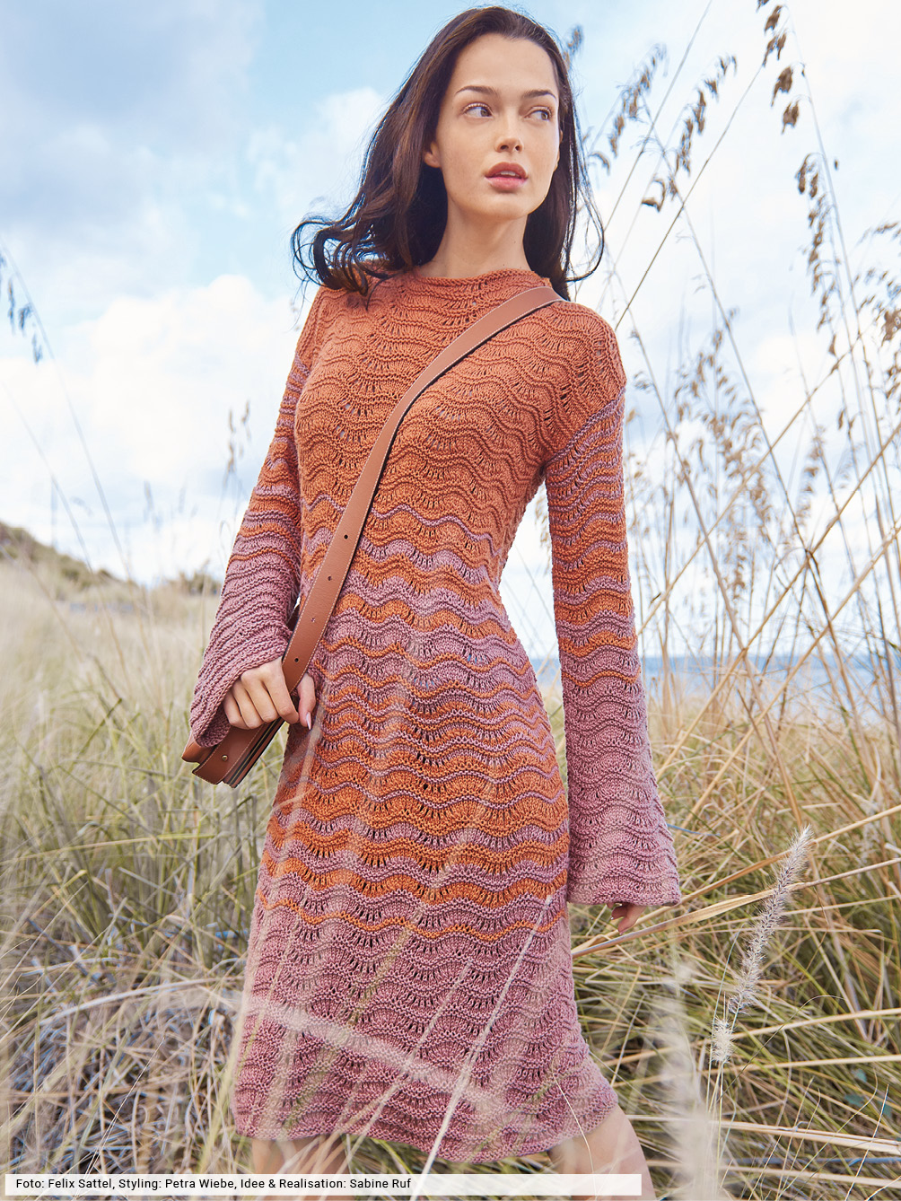 Modellansicht Bild 1: Kleid im Wellenmuster