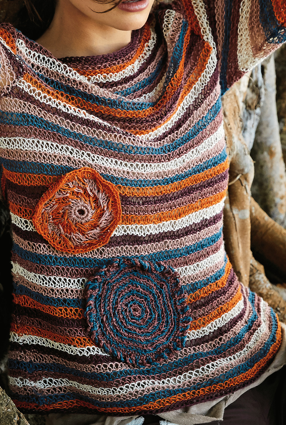 Modellansicht Bild 4: Streifenpullover mit Häkelmotiv