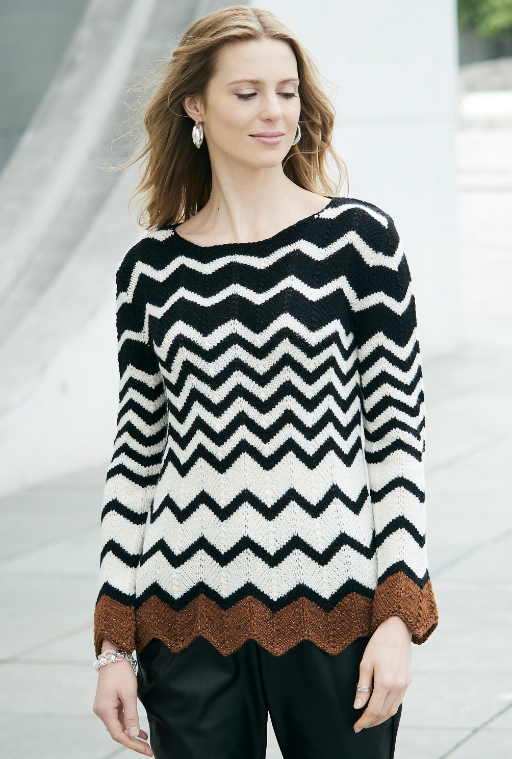 Modellansicht Bild 4: Pulli im Zackenmuster