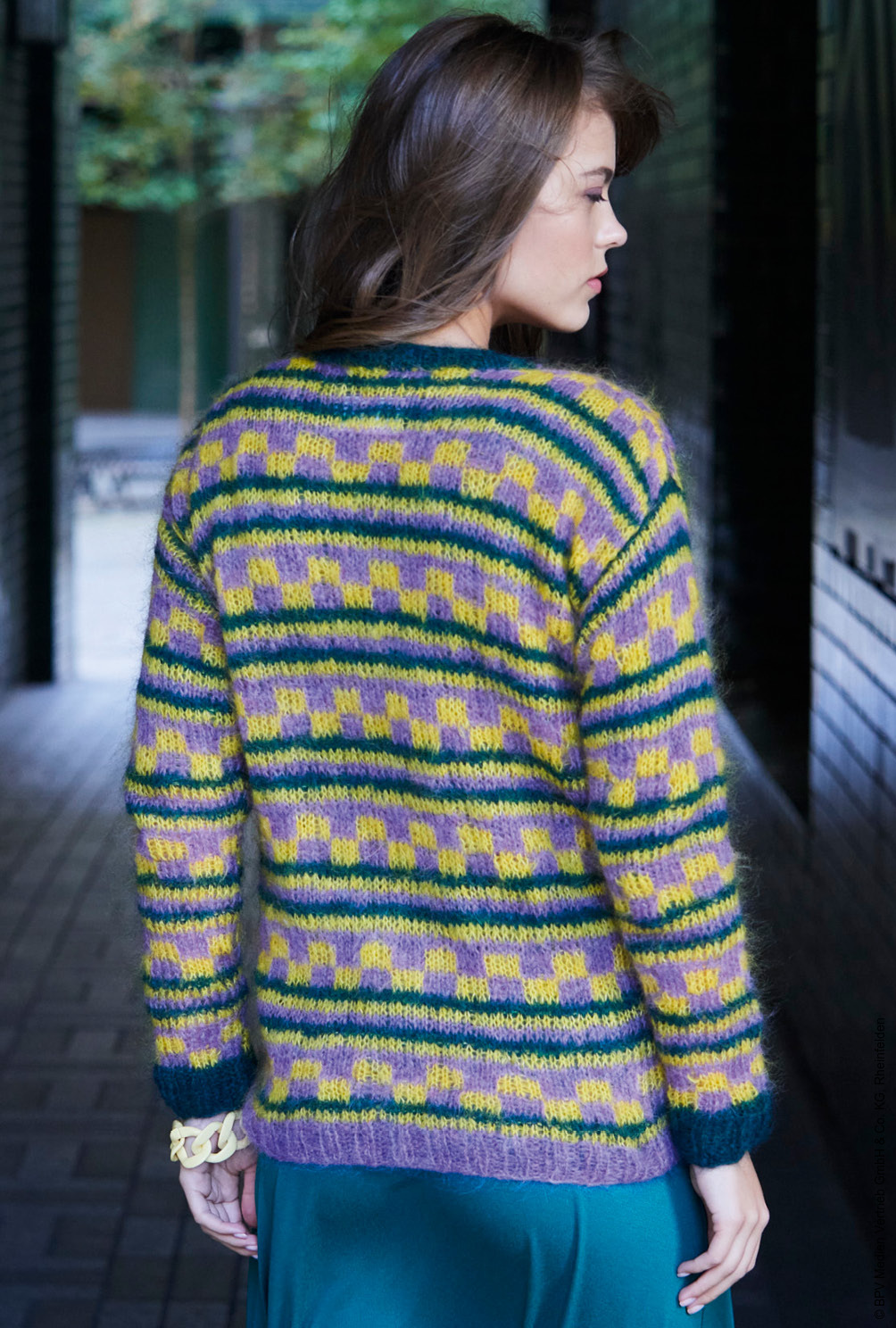 Modellansicht Bild 5: Klassischer Jaquardpullover im Karo-Ringelmuster