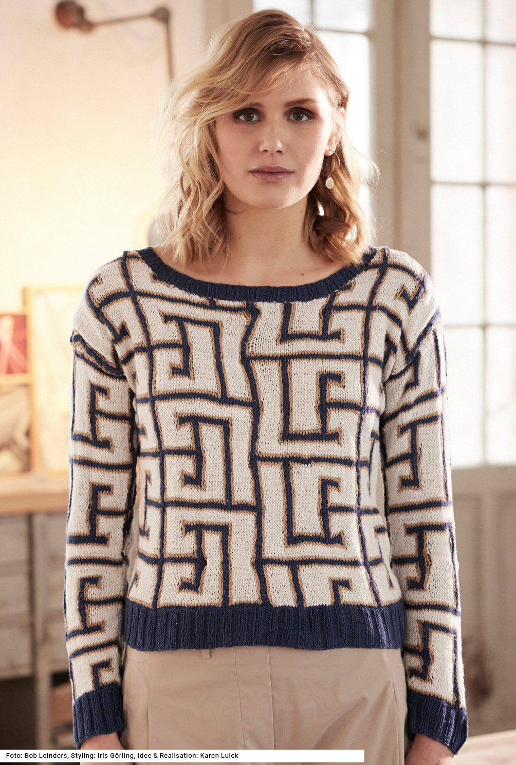 Modellansicht Bild 2: Pulli mit Intarsienmuster in Weiß, Marine und Beige