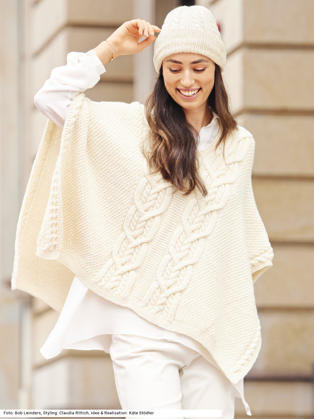 Modellansicht Bild 1: Dream-Team: Set aus Poncho und Beanie