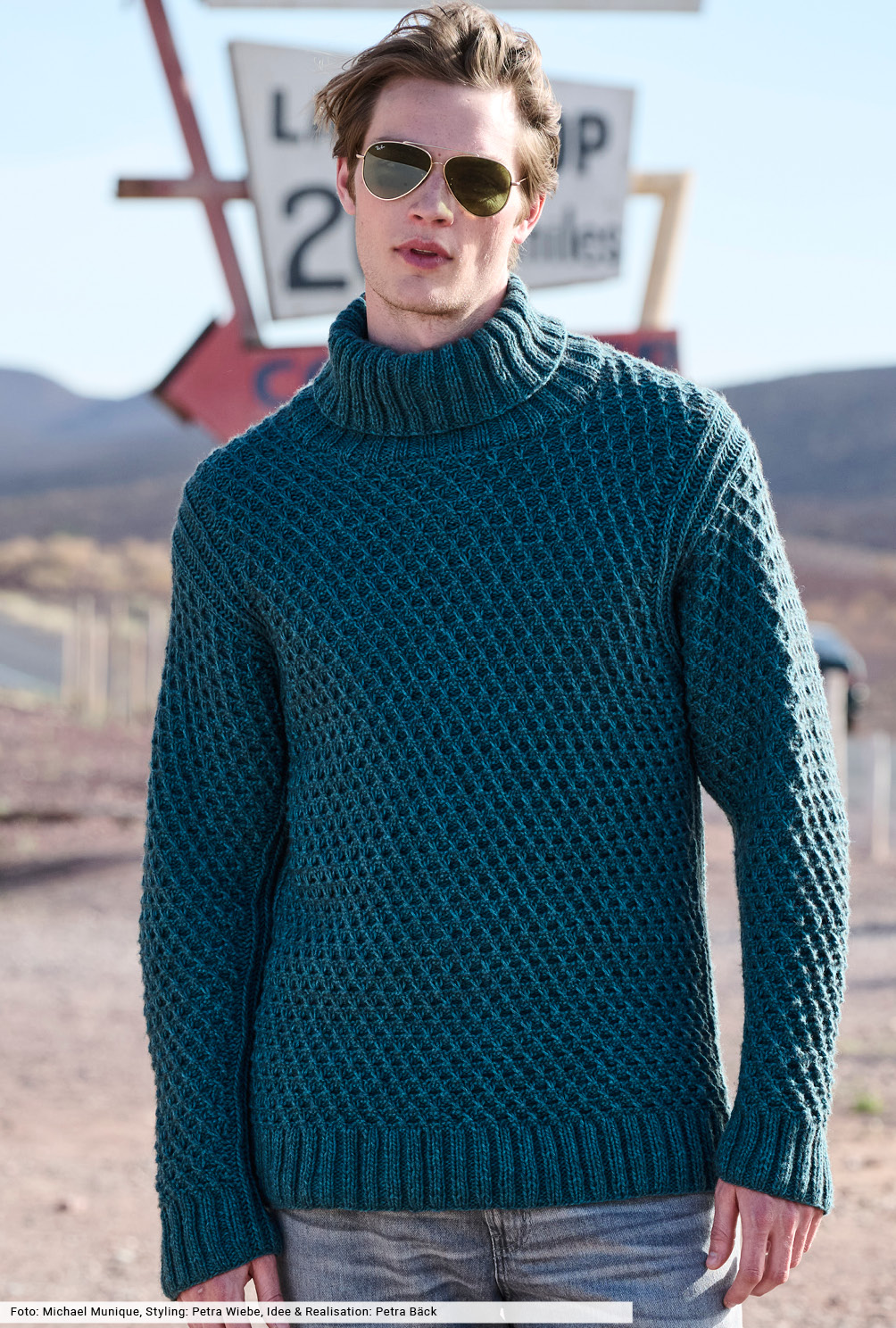 Modellansicht Bild 2: Rollkragen-Pulli im Strukturmuster