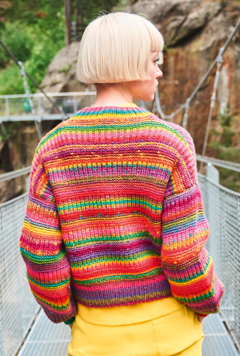 Modellansicht Bild 6: Pulli im Farbverlaufgarn