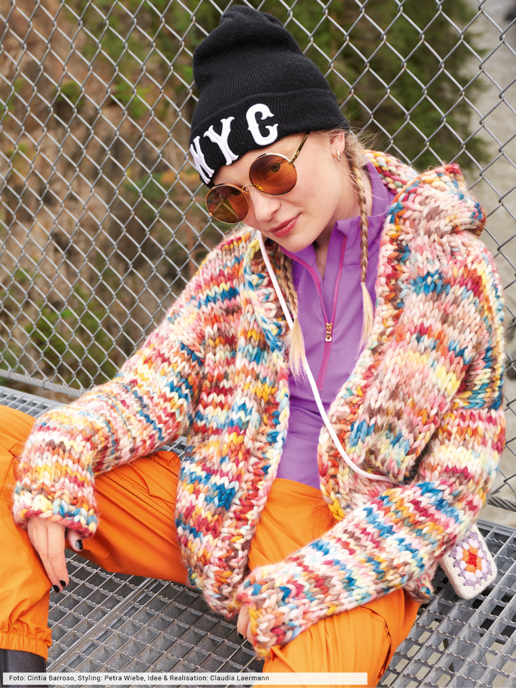 Modellansicht Bild 1: Melierte Jacke mit Kapuze
