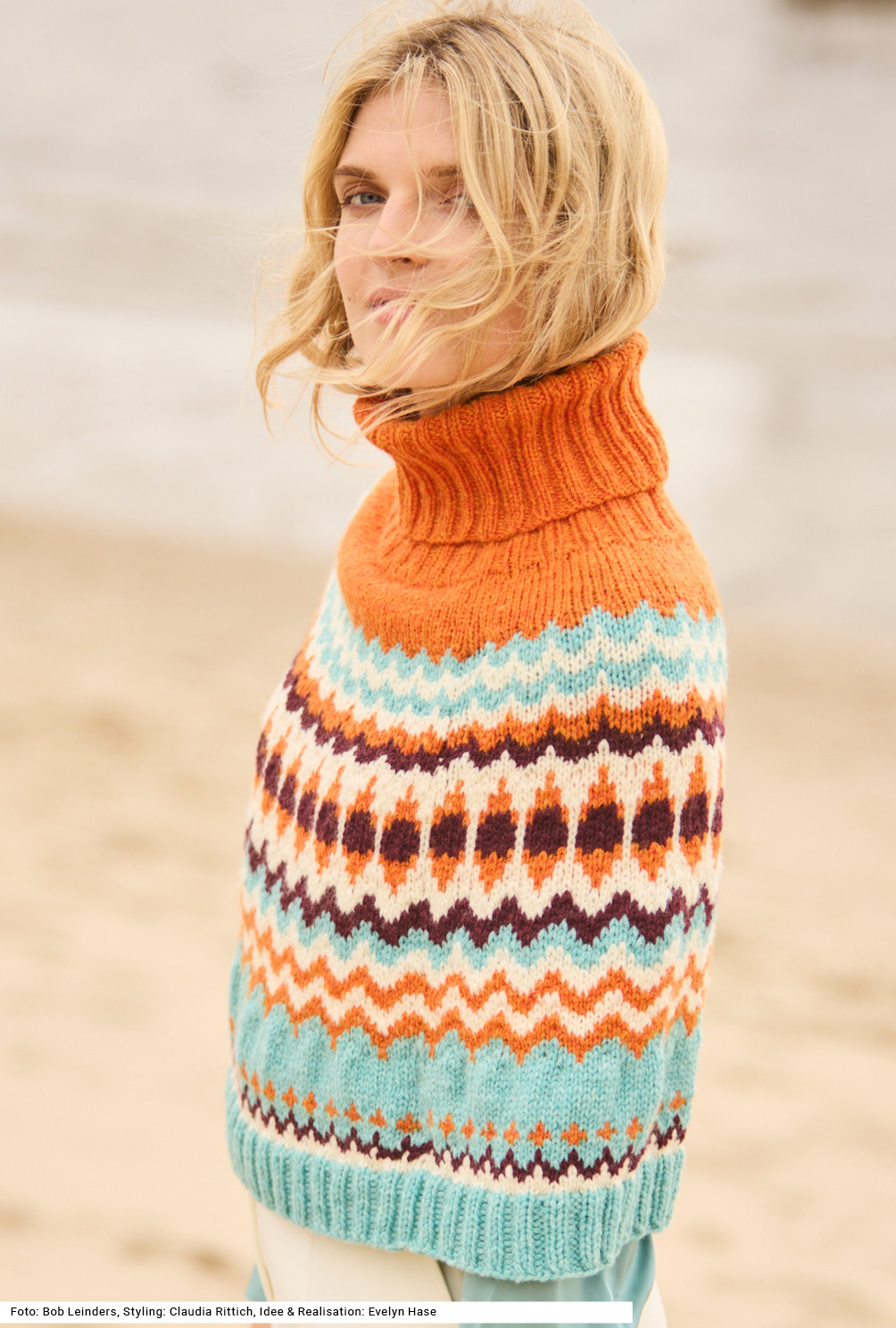 Modellansicht Bild 3: Pelerine im Jacquardmuster