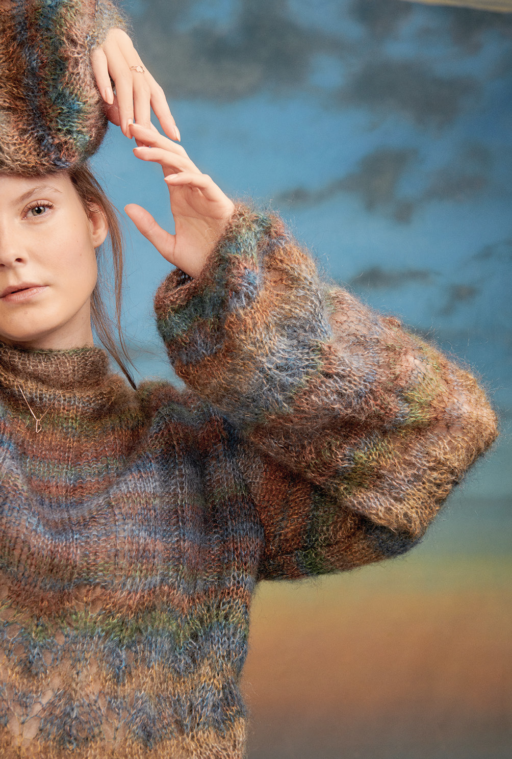 Modellansicht Bild 4: Kleid mit Stehkragen mit Farbverlaufsgarn