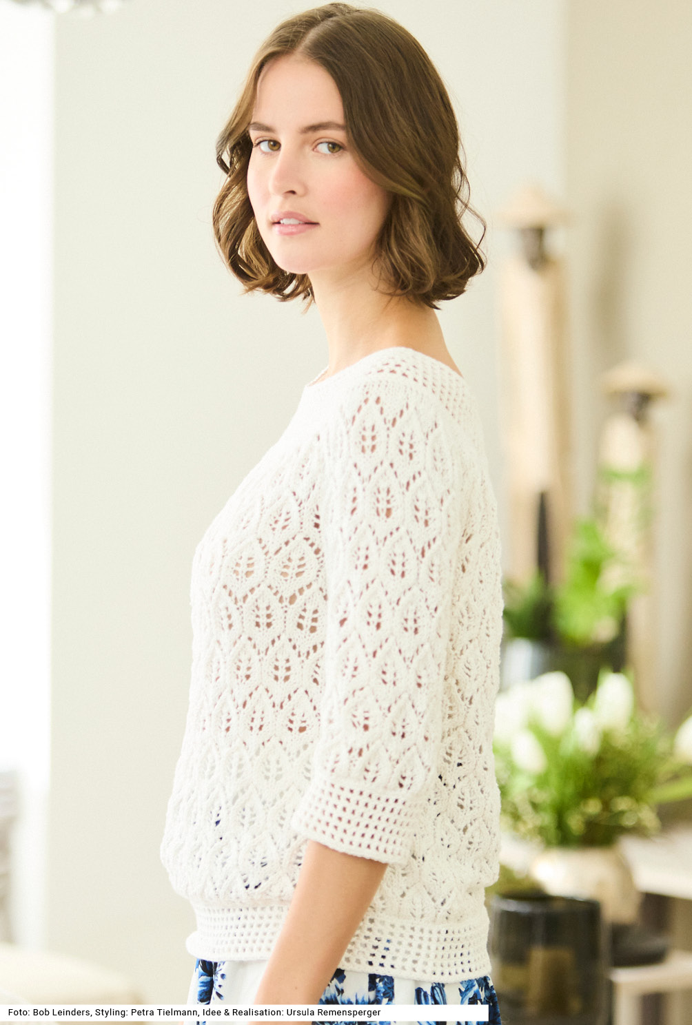 Modellansicht Bild 3: Pulli mit Ajourmuster und Häkelblenden