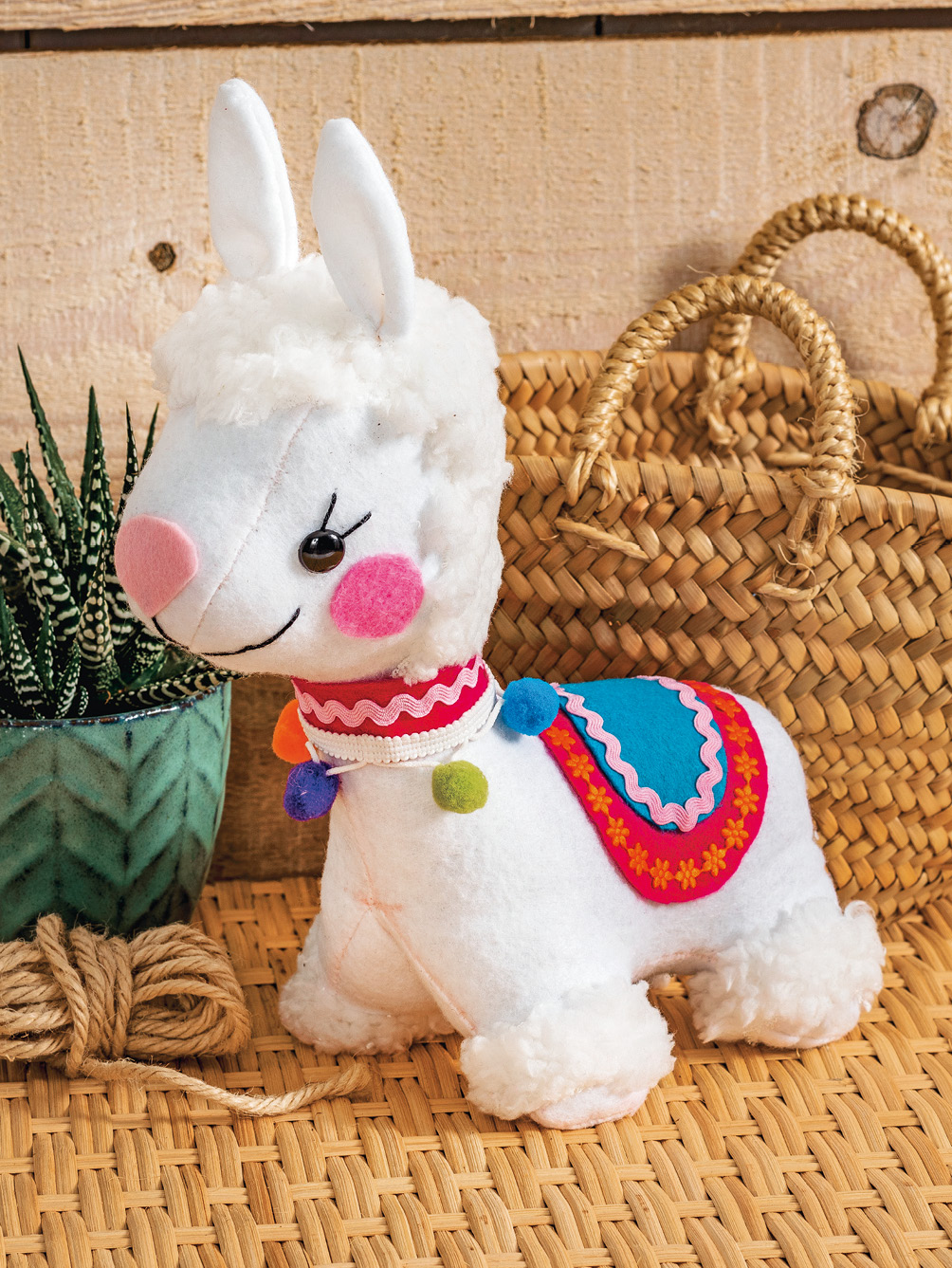 Kleines genähtes Deko-Lama aus Plüschstoff Modellansicht Bild 1: Kleines genähtes Deko-Lama aus Plüschstoff