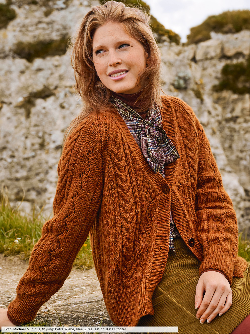 Modellansicht Bild 1: Cardigan im Mustermix