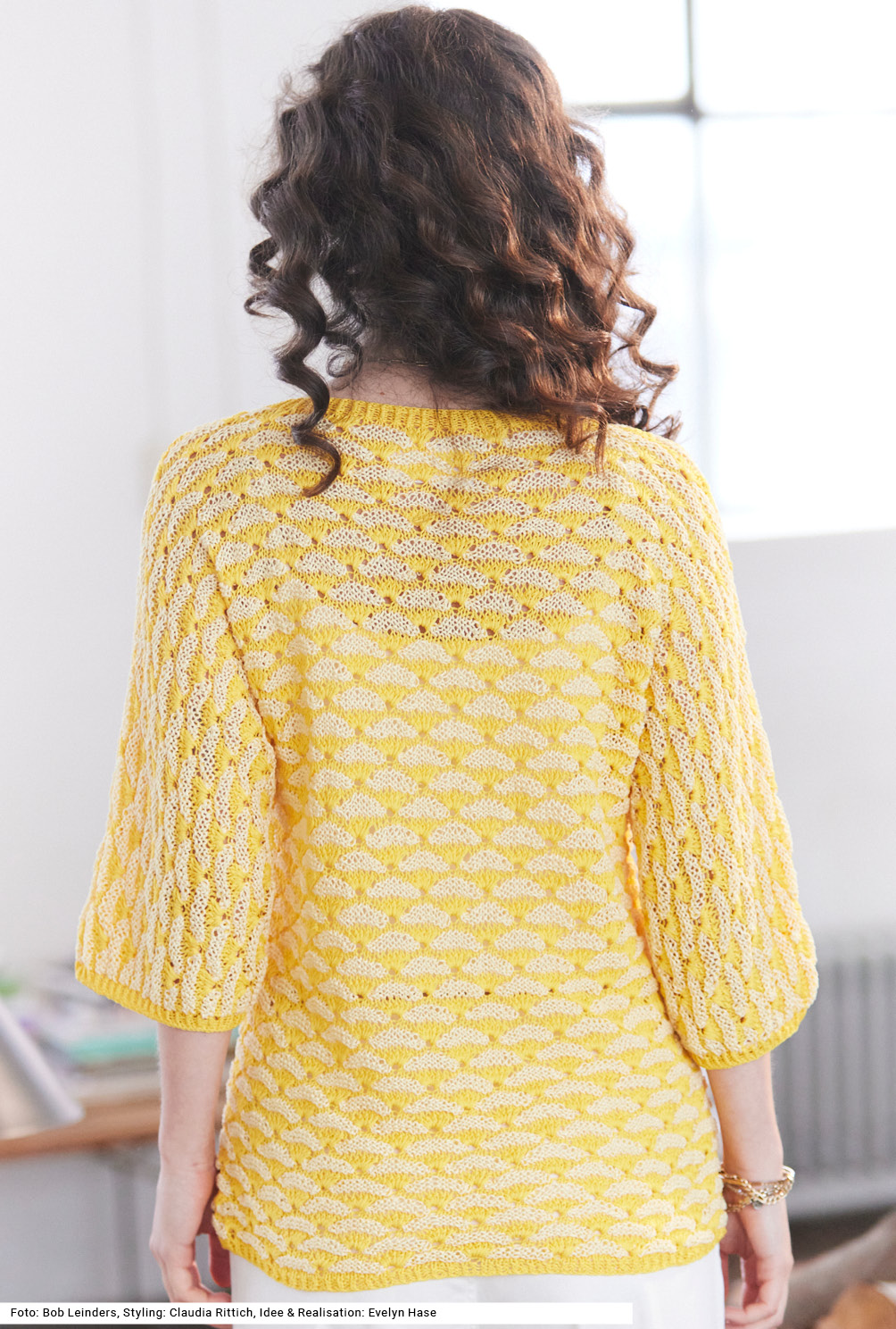 Modellansicht Bild 5: Jacke mit tiefgestochenen Maschen