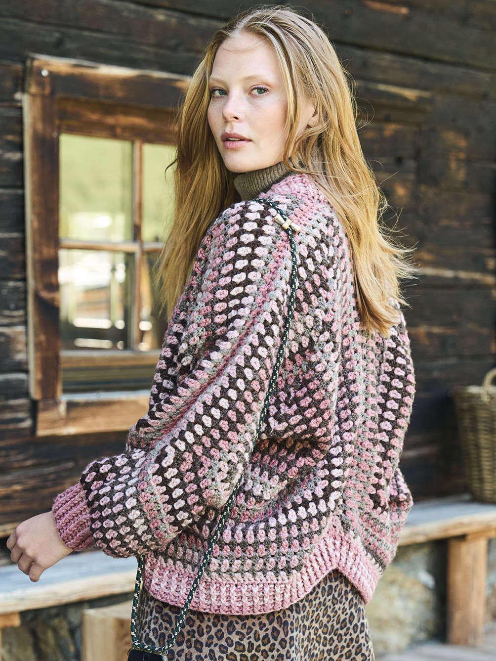 Modellansicht Bild 1: Jacke aus Reliefstäbchen