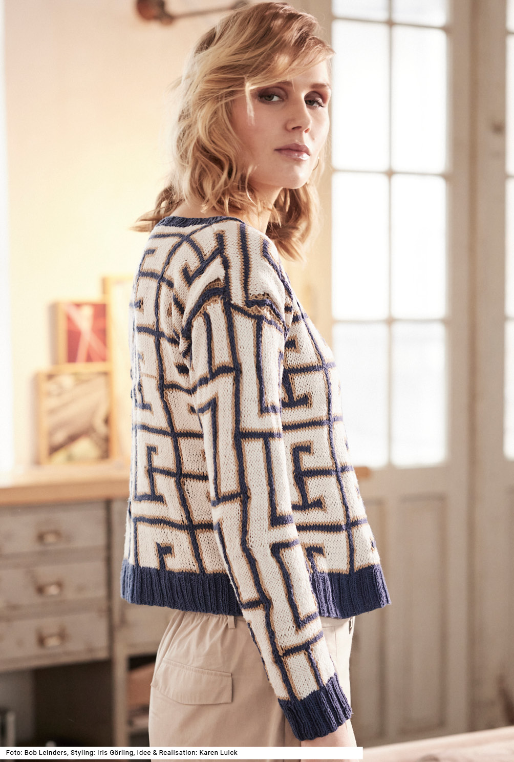 Modellansicht Bild 4: Pulli mit Intarsienmuster in Weiß, Marine und Beige